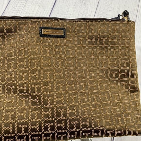 Tommy Hilfiger Cosmetic Bag - Picture 9 of 10